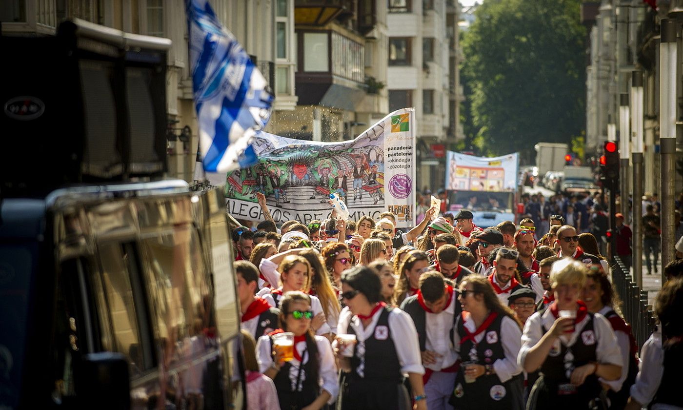 Euskal Gunea. GEU elkarteak kuadeatzen du espazioa, Aihotz plazan. Irudian, 2018an larrain dantza egiten. JAIZKI FONTANEDA / @FOKU.