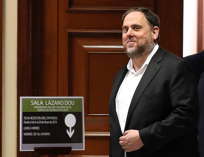 Oriol Junqueras Kataluniako presidenteorde kargugabetua eta ERCko burua diputatu akta jasotzera joan zen Espainiako Kongresura, maiatzaren 20an. J.J. GUILLEN, EFE