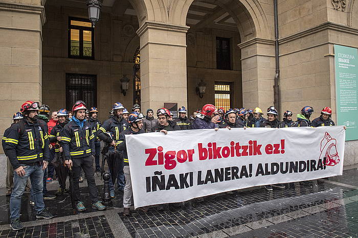 Igerategiren lankideek lanera itzul zedin egindako bilkuretako bat. GORKA RUBIO/FOKU