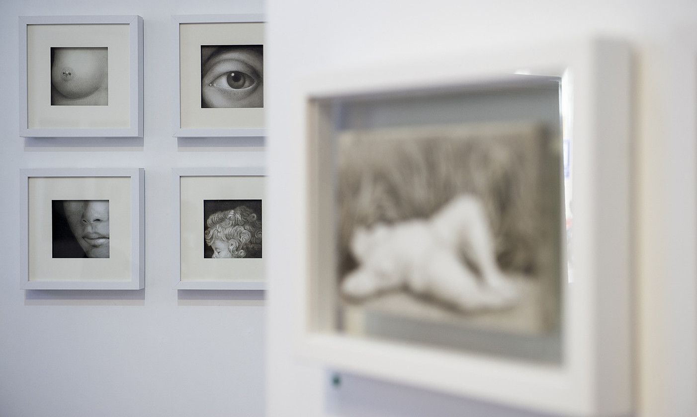 Zizur Nagusiko Arte A2 galerian Montse Bordaren margolanak daude ikusgai, Caosmosis izeneko erakusketan. IÑIGO URIZ / FOKU. Zizur Nagusiko Arte A2 galerian Montse Bordaren margolanak daude ikusgai, Caosmosis izeneko erakusketan. IÑIGO URIZ / FOKU.