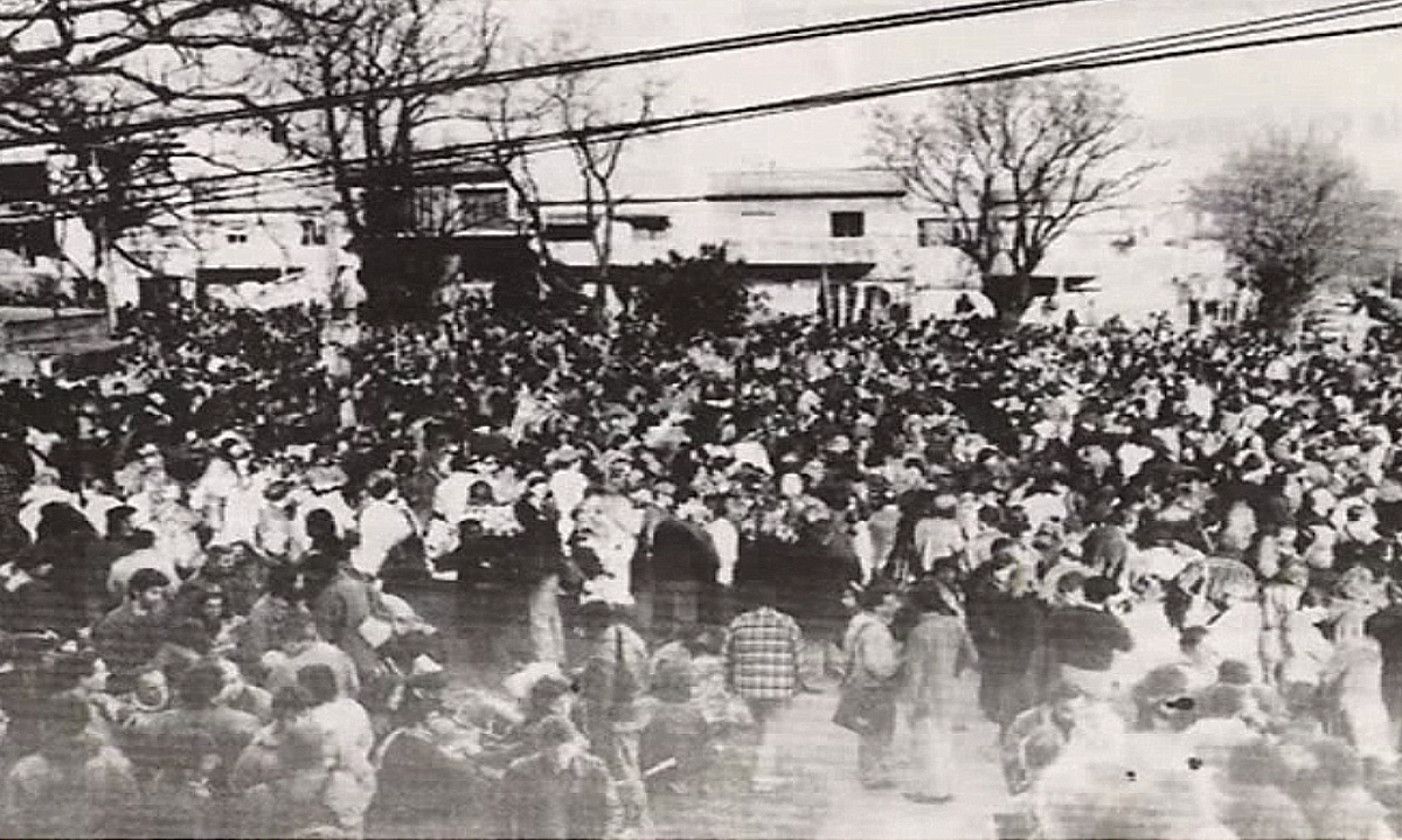 Manifestariak Montevideon (Uruguai) 1994an, estradizioaren egunean. MICASA.