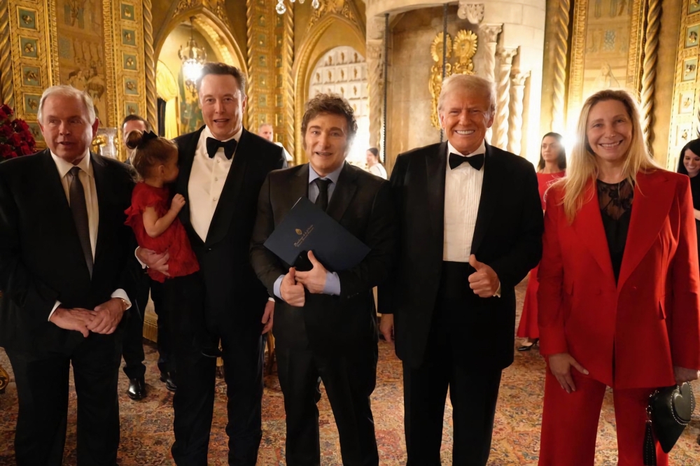 Musk, Milei eta Trump, Floridan, azaroan. ARGENTINAKO PRESIDENTETZA / EFE Musk, Milei eta Trump, Floridan, azaroan. ARGENTINAKO PRESIDENTETZA / EFE