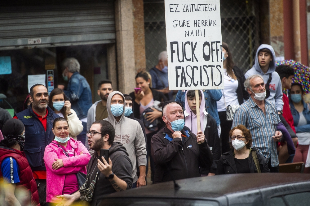 Voxen ekitaldi baten kontrako protesta, 2020an, Sestaon. LUIS JAUREGIALTZO / FOKU Voxen ekitaldi baten kontrako protesta, 2020an, Sestaon. LUIS JAUREGIALTZO / FOKU