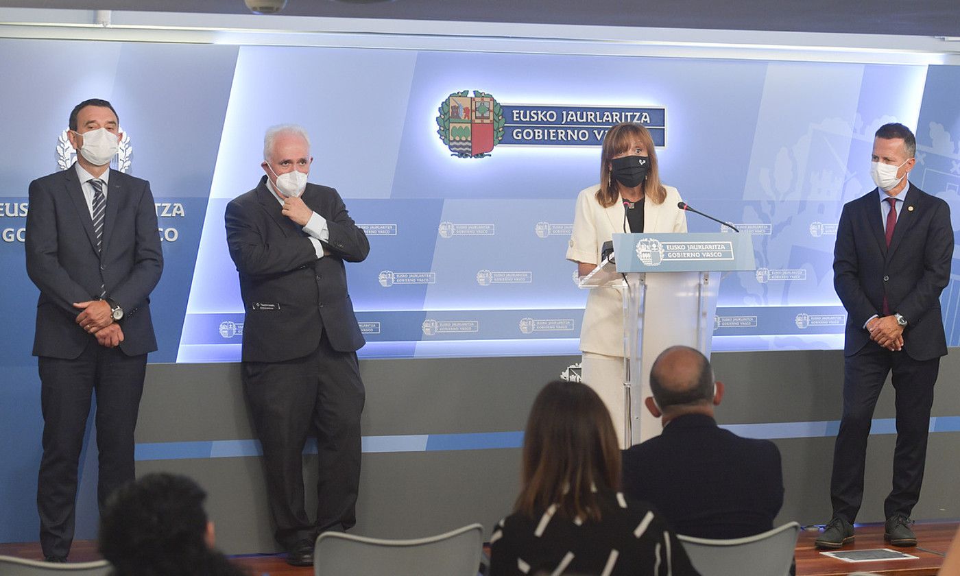 Bildarratz, Ferreira, Guibert eta Atxa, bileraren ostean. IDOIA ZABALETA / FOKU. Bildarratz, Ferreira, Guibert eta Atxa, bileraren ostean. IDOIA ZABALETA / FOKU.