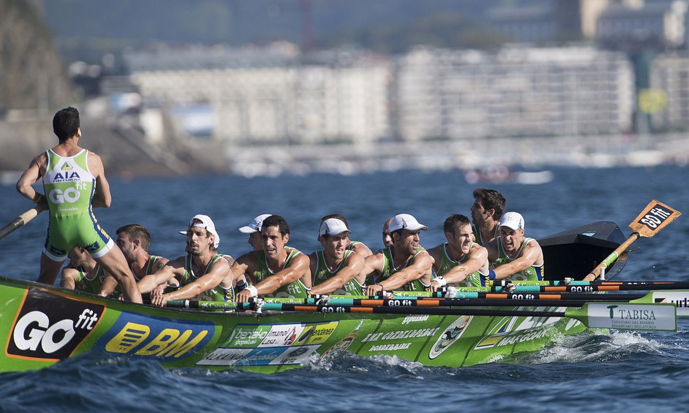 Hondarribia taldeko ontzia, iazko sailkapen estropadan. Azken hiru urteetan hark irabazi du Kontxa. JUAN CARLOS RUIZ / FOKU.