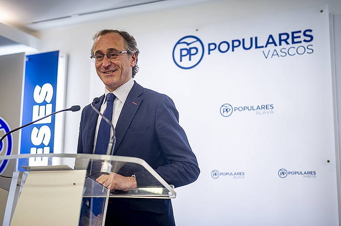 Alfonso Alonso Araba, Bizkai eta Gipuzkoako PPren presidentean, gaur, prentsaurrekoan. JAIZKI FONTANEDA, FOKU