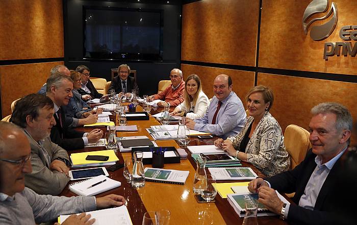 EAJren EBBko bilera, joan den astean. LUIS TEJIDO / EFE