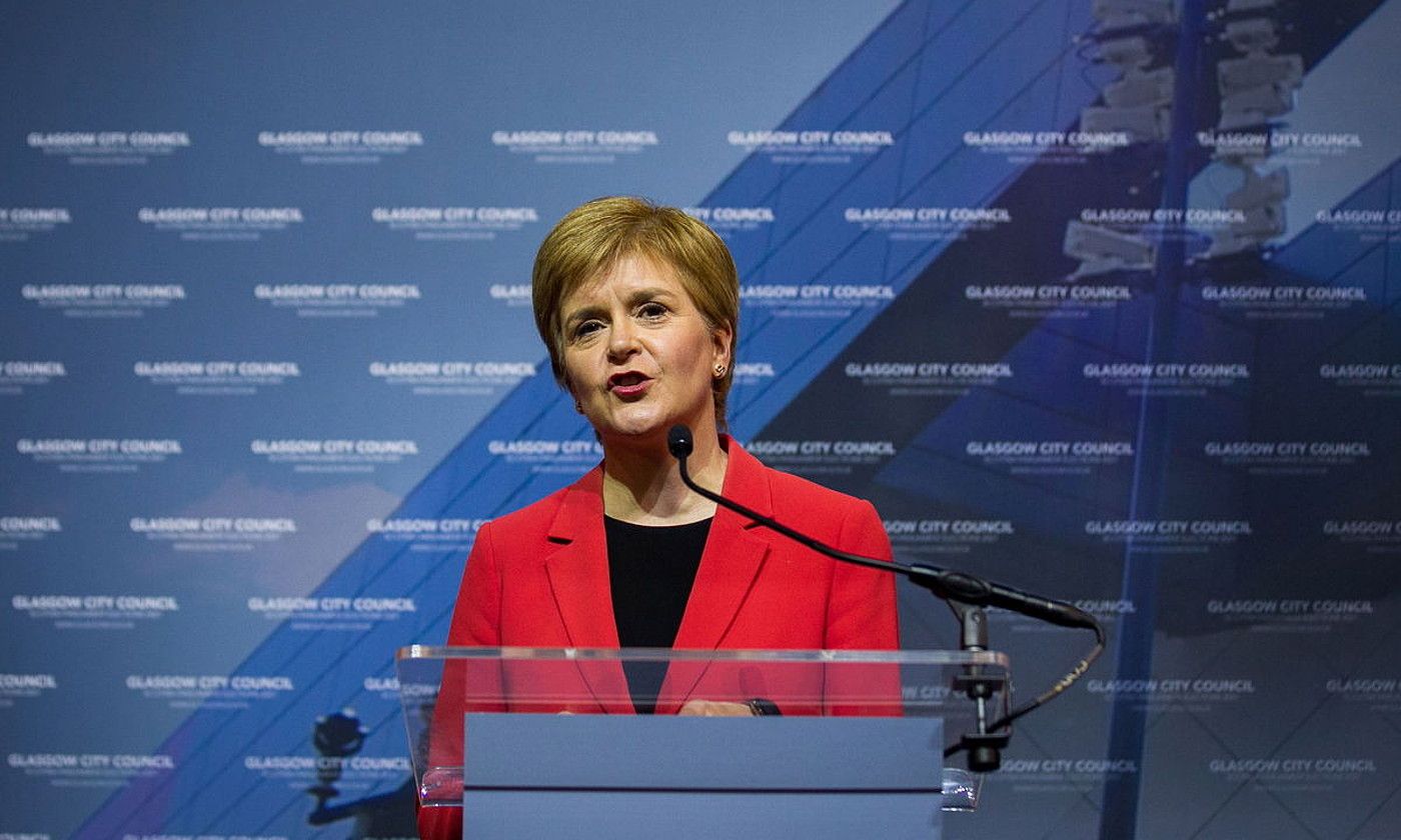 Nicola Sturgeon, maiatzeko bozak irabazi berritan, Glasgowen. ROBERT PERRY / EFE. Nicola Sturgeon, maiatzeko bozak irabazi berritan, Glasgowen. ROBERT PERRY / EFE.