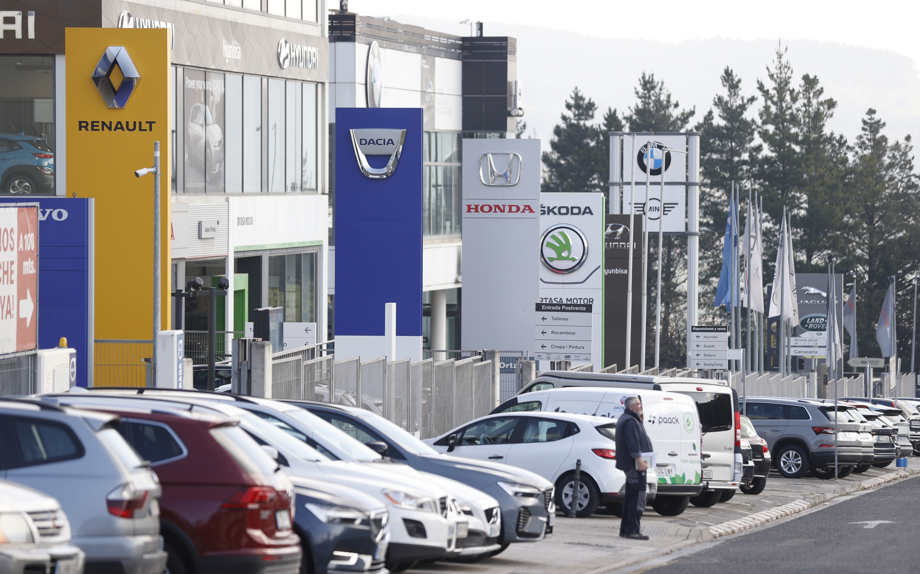 Auto saltokiak, Bilboko kanpoaldean. LUIS TEJIDO / EFE