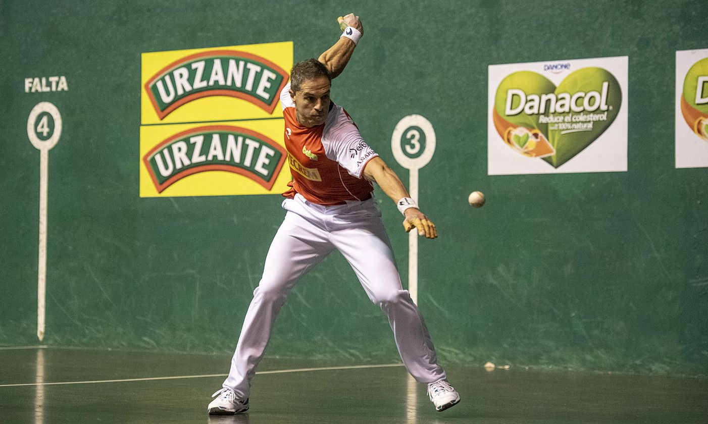 Aimar Olaizola, pilota jotzear, azken binakakoan. GORKA RUBIO / FOKU.