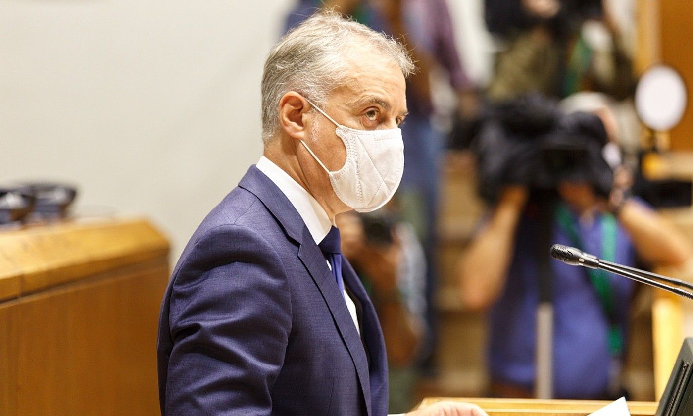 Iñigo Urkullu lehendakaria, atzo, Eusko Legebiltzarreko osoko bilkuran hizketan. DAVID AGUILAR / EFE. Iñigo Urkullu lehendakaria, atzo, Eusko Legebiltzarreko osoko bilkuran hizketan. DAVID AGUILAR / EFE.