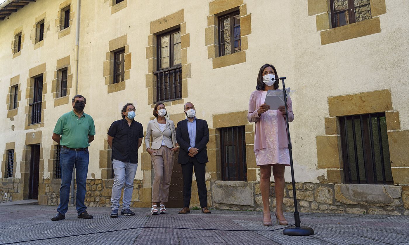 Beatriz Artolazabal Eusko Jaurlaritzako Berdintasun, Justizia eta Gizarte Politiketako sailburua, atzo, Olakueta Etxean. ARITZ LOIOLA/ FOKU.