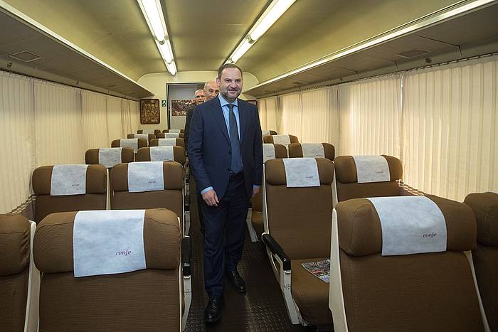 Bartzelona eta Geneva arteko lehen tren bidaiaren 50. urteurrena ospatzeko ekitaldian egin ditu adierazpenak Abalosek. MARTA PEREZ / EFE