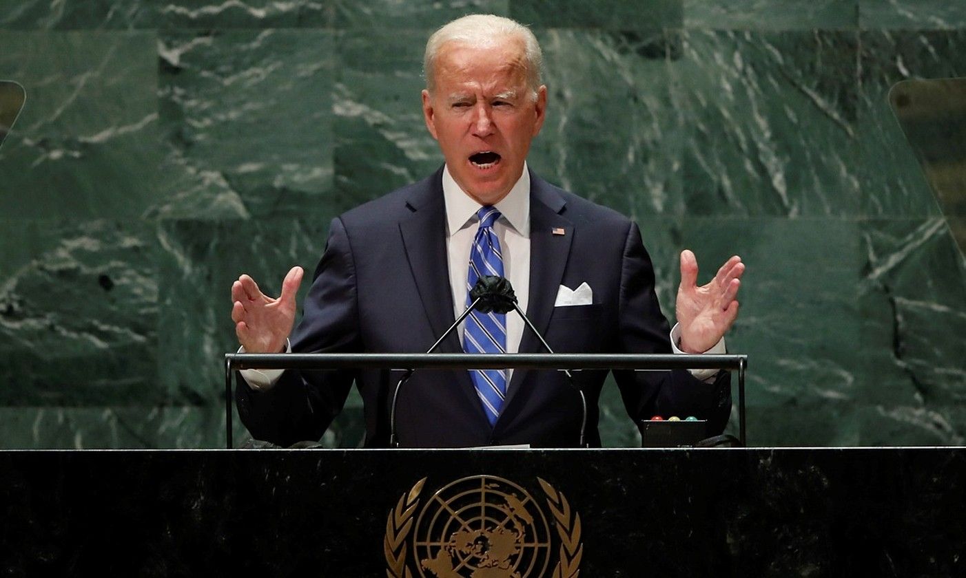 Joe Biden AEBetako presidentea, Nazio Batuen Erakundearen Batzar Orokorrean, atzo. EDUARDO MUÑOZ / EFE. Joe Biden AEBetako presidentea, Nazio Batuen Erakundearen Batzar Orokorrean, atzo. EDUARDO MUÑOZ / EFE.
