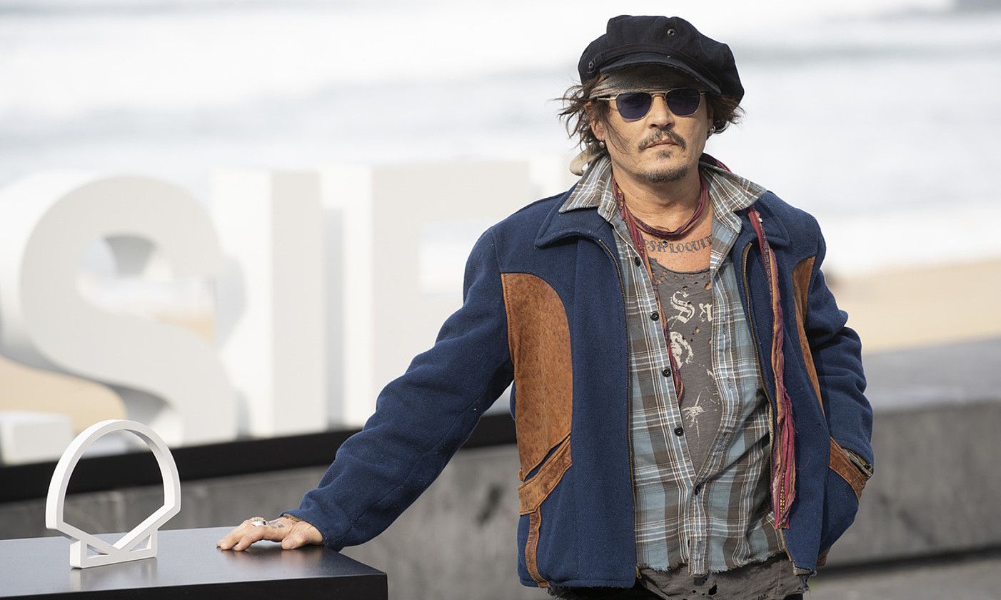 Johnny Depp aktorea, atzo, arratsaldean prentsaurreko agerraldia egin baino lehen. JAGOBA MANTEROLA / FOKU.