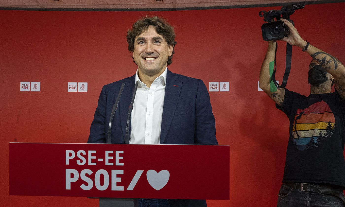 Andueza, atzo, pozik, bere hautagaitza aurkezteko agerraldian. M. DEL VALLE / FOKU. Andueza, atzo, pozik, bere hautagaitza aurkezteko agerraldian. M. DEL VALLE / FOKU.