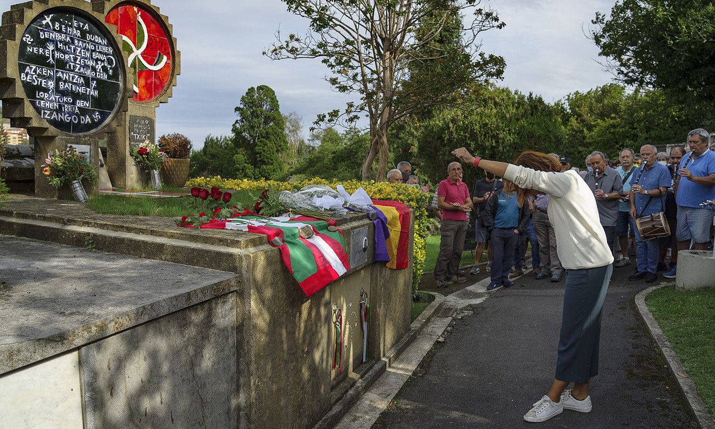 Juan Paredes Manot Txiki-ren omenaldia, atzo, Zarautzen. ARITZ LOIOLA / FOKU.