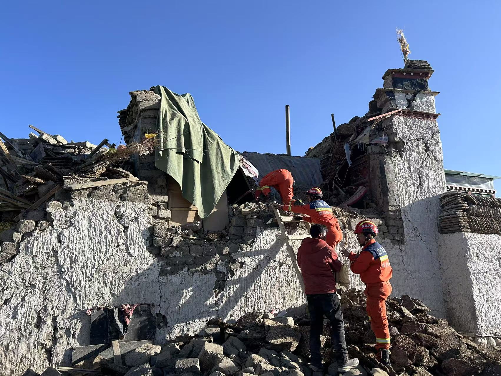 Lurrikarak kaltetutako eremu bat, gaur. JIGME DORJE / EFE