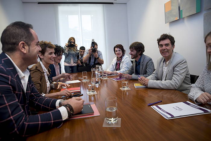 PSNren eta Ahal Duguren arteko bilera, gaur, Nafarroako Parlamentuan. IñIGO URIZ, FOKU