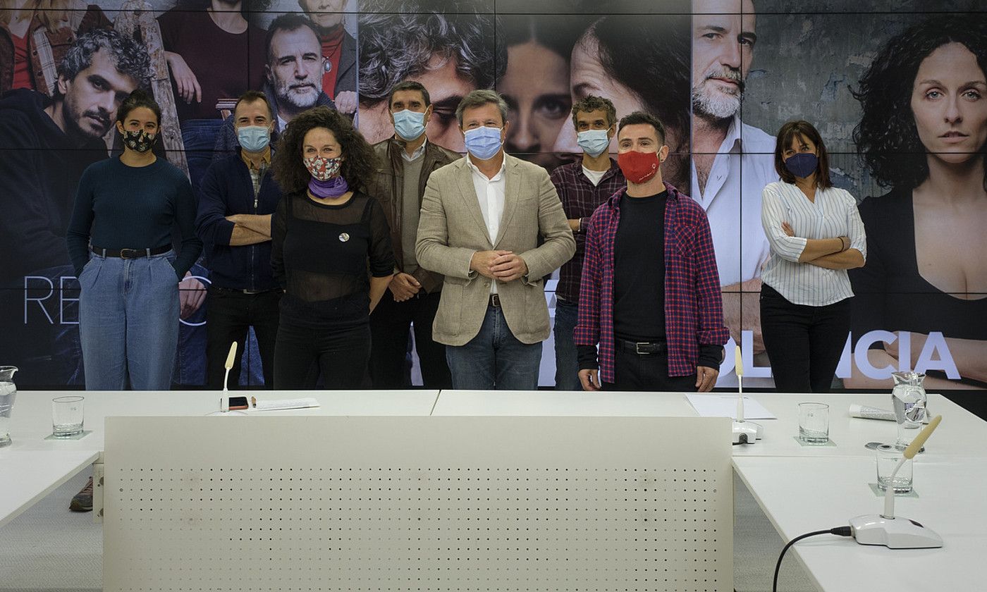 Egitasmoa aurkezteko agerraldia, atzo, Donostian. JON URBE / FOKU.