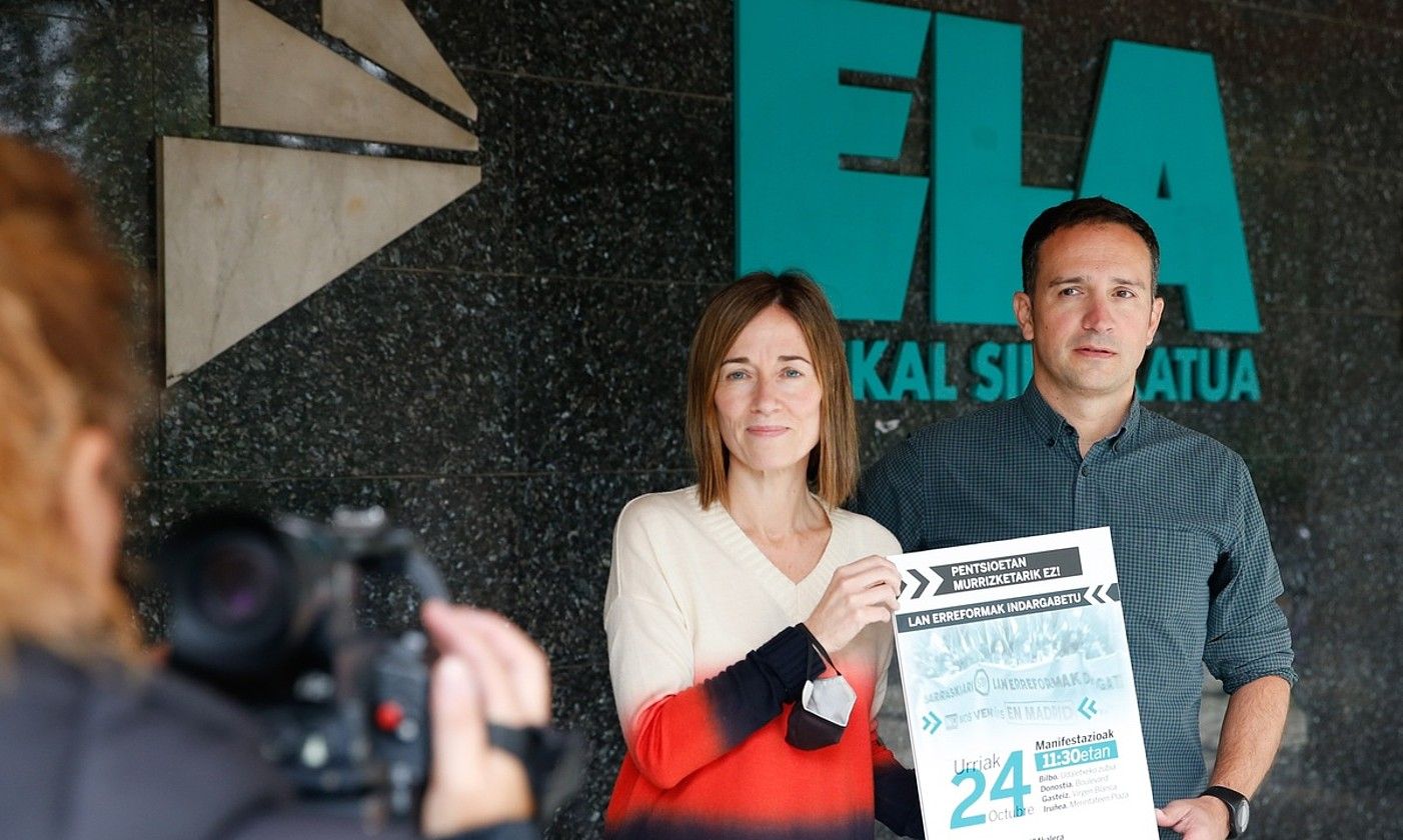 Leire Txakartegi eta Mitxel Lakuntza, atzoko prentsaurrekoa hasi aurretik. JUAN HERRERO / EFE. Leire Txakartegi eta Mitxel Lakuntza, atzoko prentsaurrekoa hasi aurretik. JUAN HERRERO / EFE.