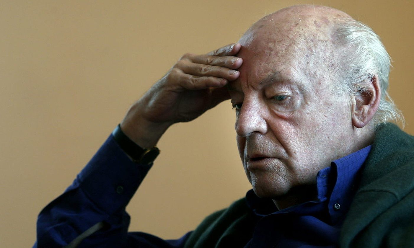Eduardo Galeano, 2012an, Buenos Airesera egindako bidaia batean. ALBERTO ESTEVEZ / EFE.