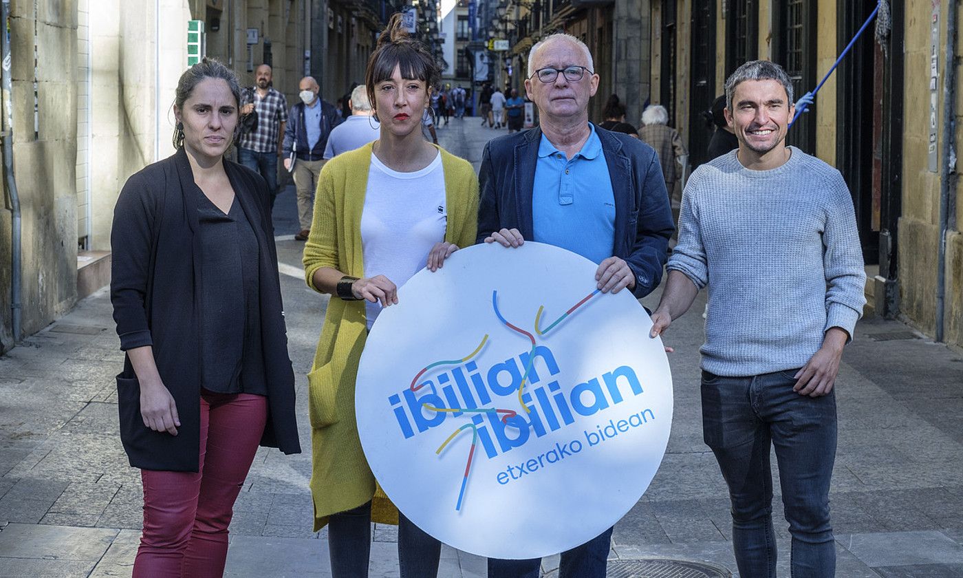 Sare plataformaren agerraldia, atzo, Donostian. JON URBE / FOKU. Sare plataformaren agerraldia, atzo, Donostian. JON URBE / FOKU.