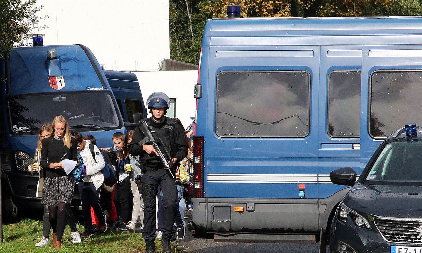 Hiriburuko polizia operazioa. B. EDME. Hiriburuko polizia operazioa. B. EDME.