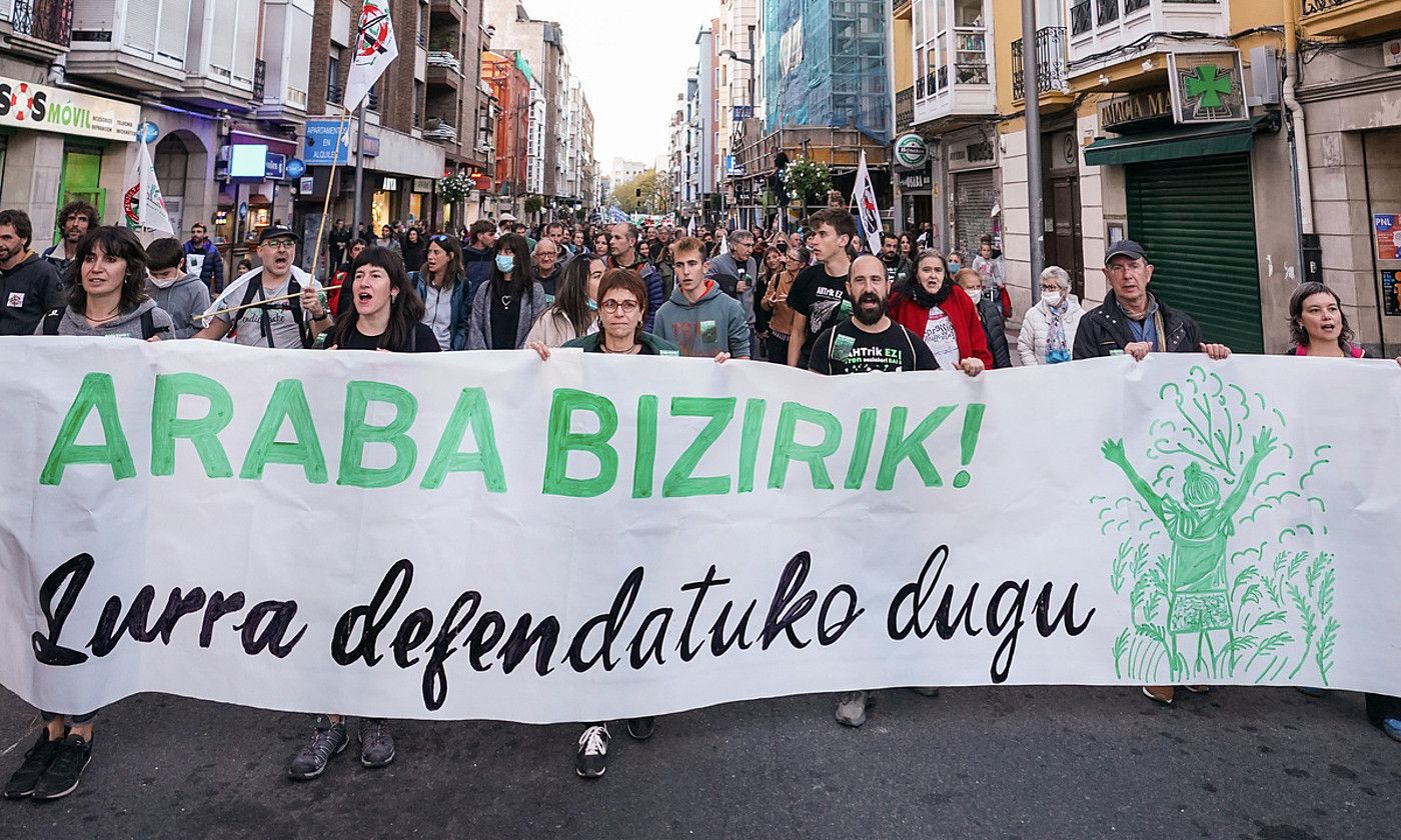 Araba Bizirik-ek atzo Gasteizen deitutako manifestazioa. ENDIKA PORTILLO / FOKU.