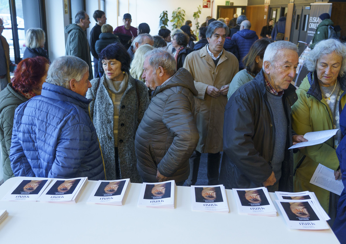 Euskadiko Orkestraren egoitzaren ataria, atzo, kontzertuaren aurretik. JON URBE / FOKU