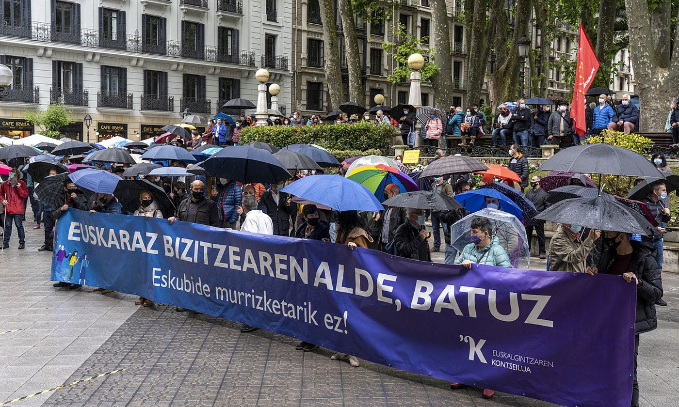 Kontseiluak deituta maiatzean Bilbon egindako elkarretaratzea, Irungo Udaltzaingoaren lan eskaintzaren inguruan izandako polemikaren harira. MARISOL RAMIREZ / FOKU.