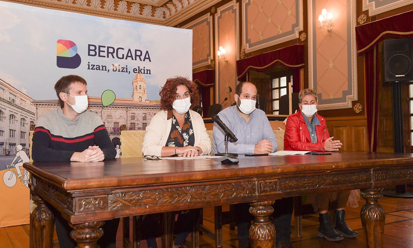 Aitor Aranzabal, Ainhoa Lete, Gorka Artola eta Kristina Markina, atzoko prentsaurrekoan. IDOIA ZABALETA / FOKU.