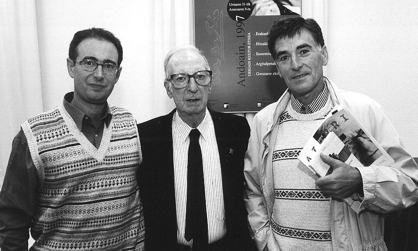 Iñaki Uria, Martin Ugalde eta Joan Mari Torrealdai, 'Euskaldunon Egunkaria'-ko Administrazio Kontseiluko kide ohiak. BERRIA