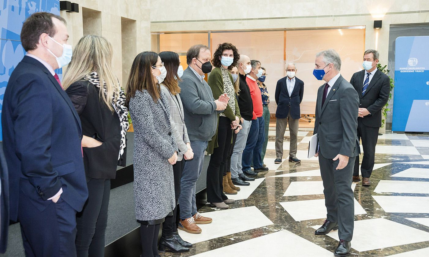 Iñigo Urkullu eta Euskararen Aholku Batzordeko kideak, herenegun. IREKIA.