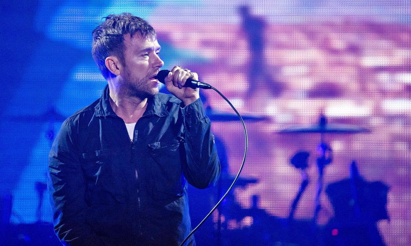 Damon Albarn abeslaria, Gorillaz taldearen zuzeneko kontzertu batean. TORBEN CHRISTENSEN / EFE.