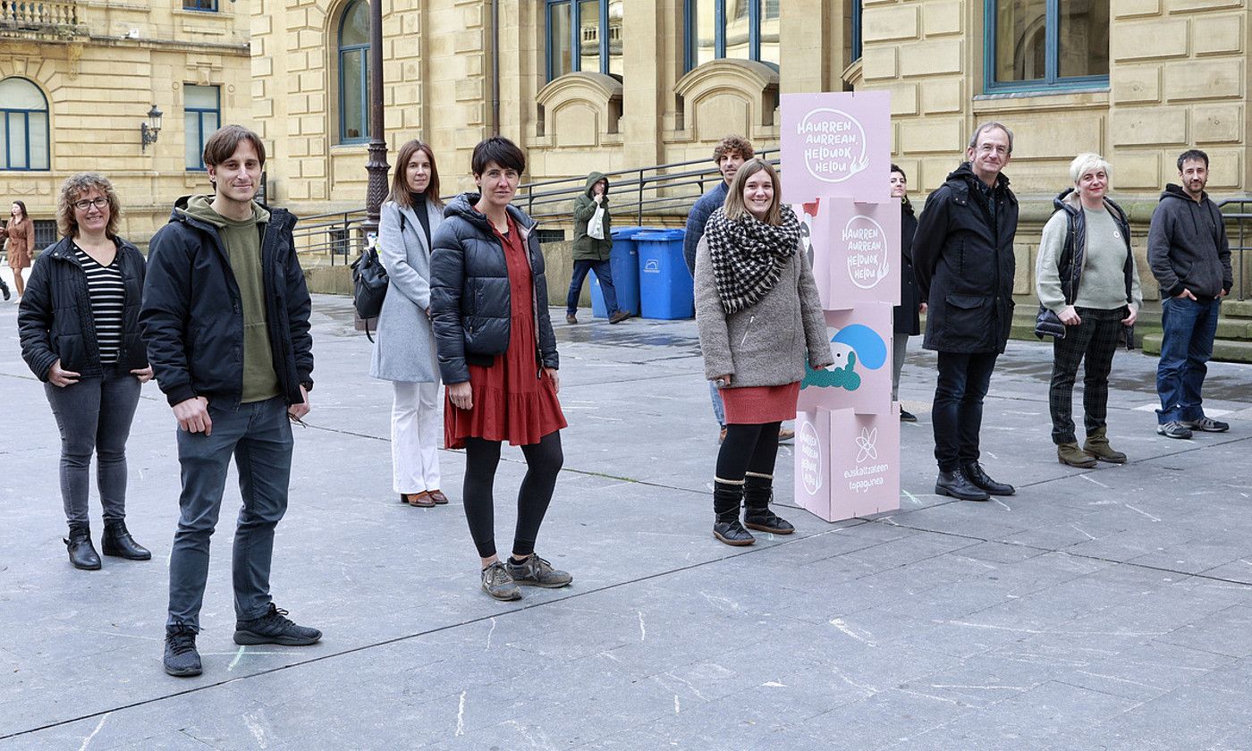 Euskaltzaleen Topaguneak aurkeztu zuen egitasmoa, Donostian. M.ANDRES/ FOKU.
