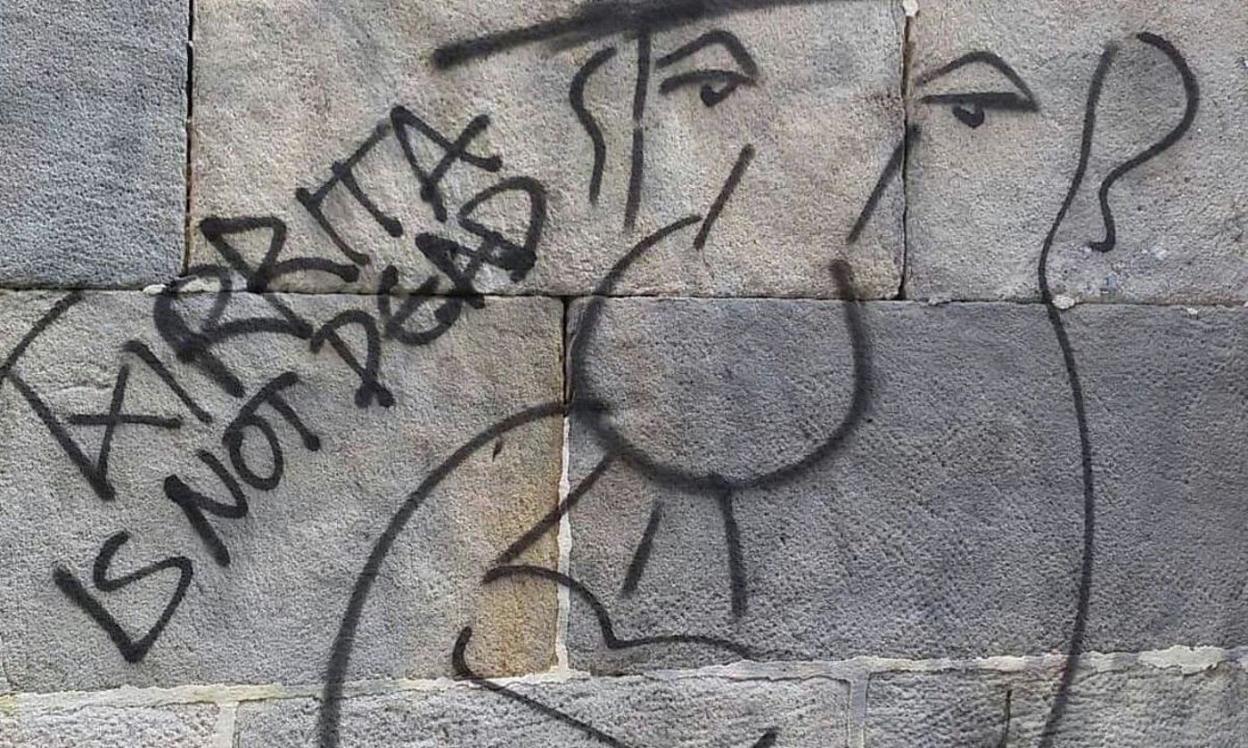 Kale grafitia Gasteizen: Txirrita ez da hil. BERRIA.