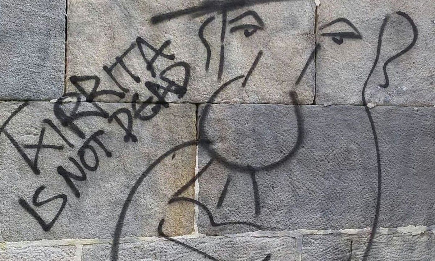 Kale grafitia Gasteizen: Txirrita ez da hil. BERRIA. Kale grafitia Gasteizen: Txirrita ez da hil. BERRIA.