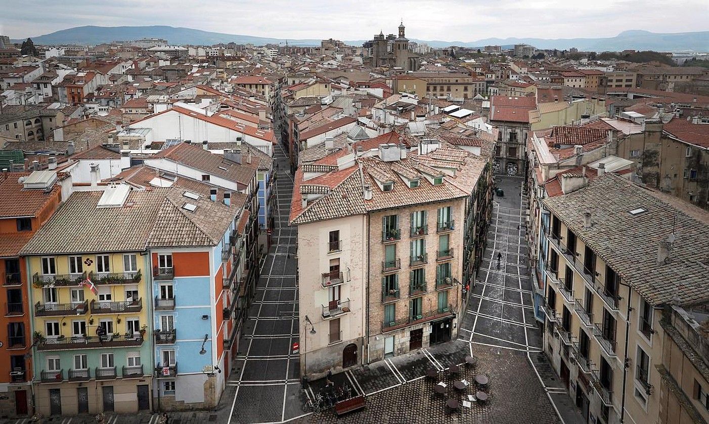 Iruñeko Alde Zaharraren panoramika bat, katedraletik aterata. VILLAR LOPEZ / EFE. Iruñeko Alde Zaharraren panoramika bat, katedraletik aterata. VILLAR LOPEZ / EFE.