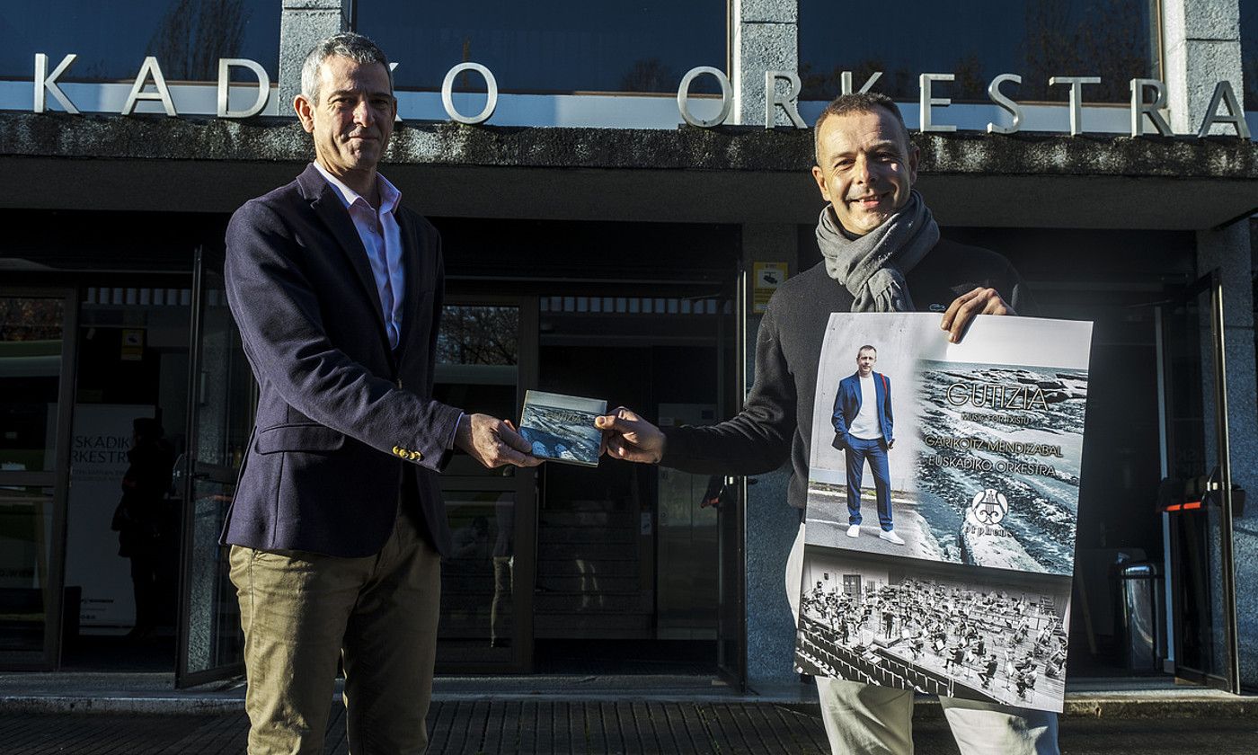 Oriol Roch eta Garikoitz Mendizabal, atzo, Euskadiko Orkestrak Donostian duen egoitzan. JON URBE / FOKU.