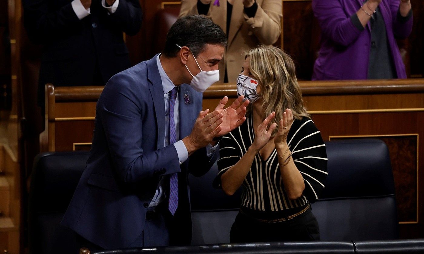 Pedro Sanchez eta Yolanda Diaz, Kongresuan, atzo. JUAN CARLOS HIDALGO / EFE.