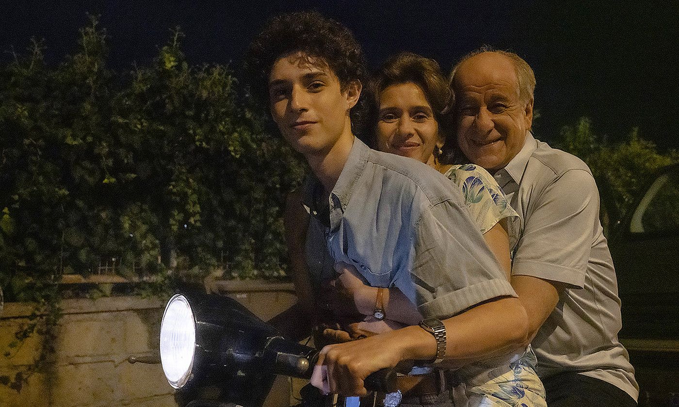 Filippo Scotti aktoreak egiten du È stata la mano di Dio filmeko pertsonaia nagusiarena. GIANNI FIORITO. Filippo Scotti aktoreak egiten du È stata la mano di Dio filmeko pertsonaia nagusiarena. GIANNI FIORITO.
