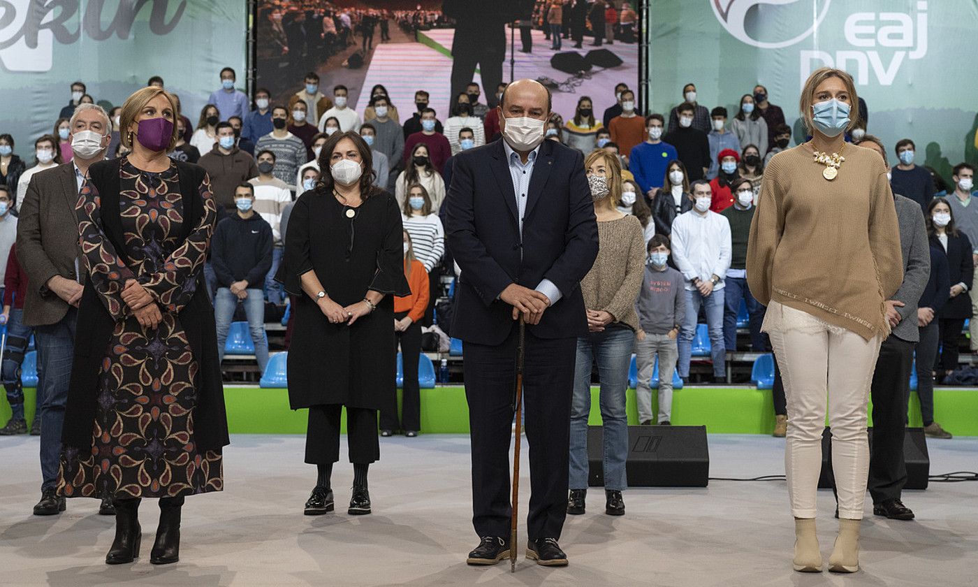 EAJren zuzendaritzako kideak, Andoni Ortuzar buru dutela, igandean, Barakaldoko BECen. MONIKA DEL VALLE / FOKU.