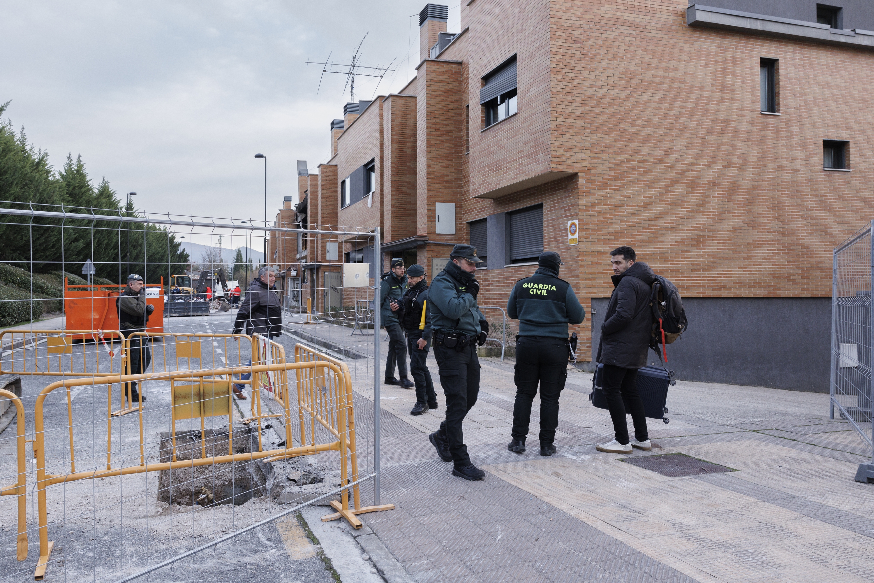 Asteazkeneko irudi bat, familia batzuk etxera itzultzen hasi zirenekoa. VILLAR LOPEZ / EFE