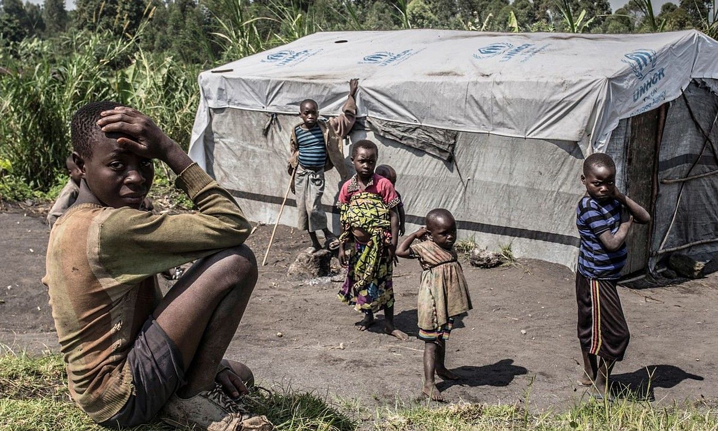 Haur batzuk UNHCR-ren errefuxiatuentzako kanpaleku batean, Ipar Kivu probintzian (Kongoko Errepublika Demokratikoa), 2019an. PATRICIA MARTINEZ / EFE.