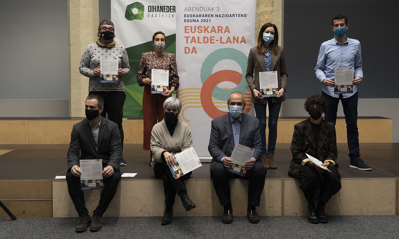 Adierazpen instituzionala irakurri zuten, atzo, Gasteizen. RAUL BOGAJO / FOKU. Adierazpen instituzionala irakurri zuten, atzo, Gasteizen. RAUL BOGAJO / FOKU.