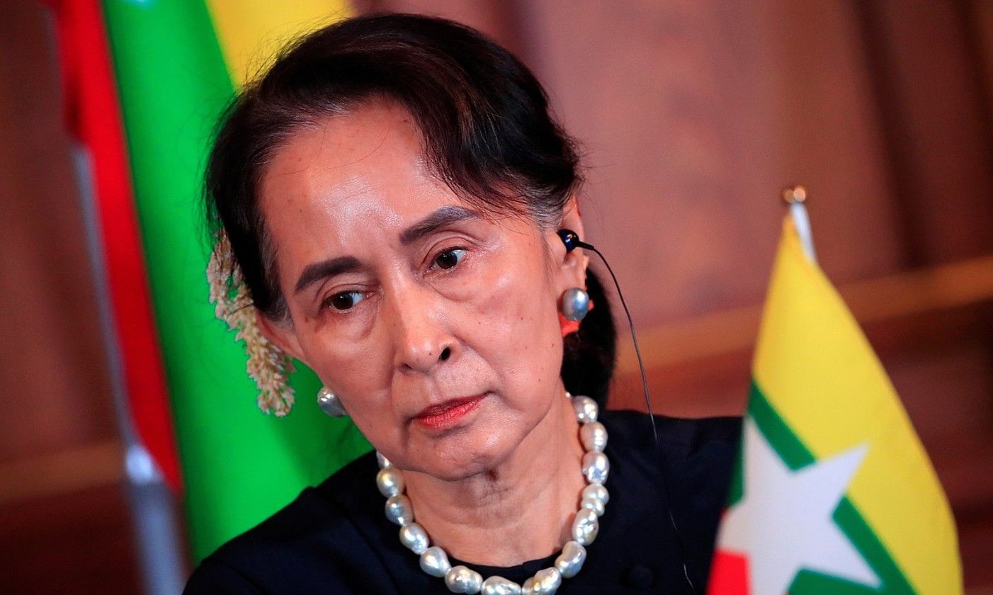 Aung San Suu Kyi Myanmarko Estatu kontseilari kargugabetu eta Bakearen Nobel sariduna, artxiboko irudi batean. FRANCK ROBICHON / EFE.