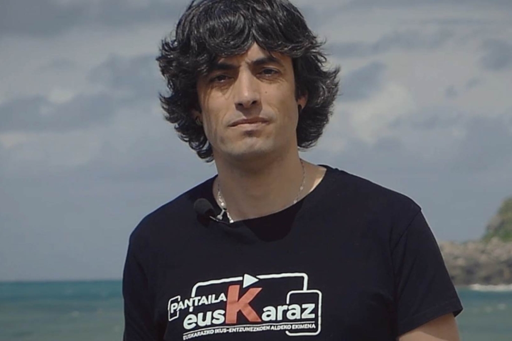 Alex Aginagalde 'Urak eginen du bide' dokumentalean. BERRIA Alex Aginagalde 'Urak eginen du bide' dokumentalean. BERRIA