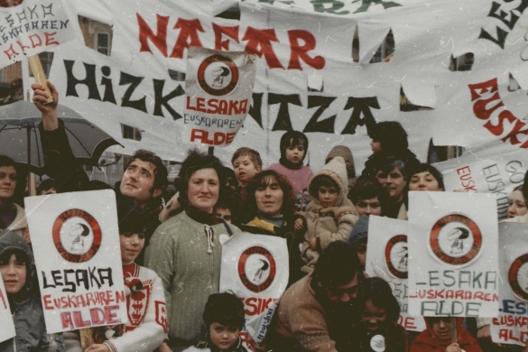 Bortzirierako herritar talde bat, Iruñean, zonifikazioaren aurka egindako manifestazio batean, 1985. urte inguruan. KONTXI ERROK UTZIA Bortzirierako herritar talde bat, Iruñean, zonifikazioaren aurka egindako manifestazio batean, 1985. urte inguruan. KONTXI ERROK UTZIA