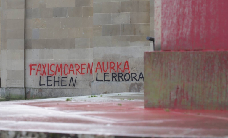 Erorien monumentua pintura gorriz.